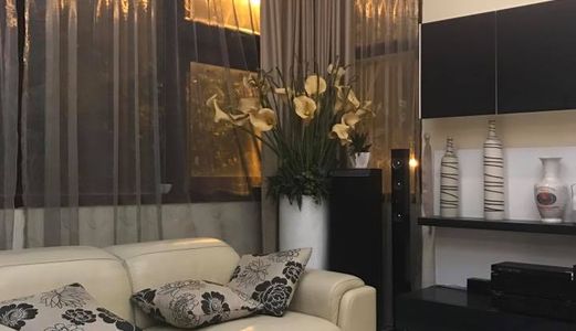 Cần Bán Nhà Ngõ 45 Nguyên Hồng, 48M*5 Tầng, Mt 5.2M, Kd Vp 11.5 Tỷ.