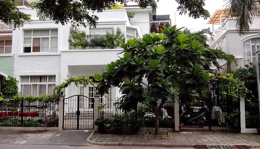 Biệt Thự Tứ Lập Có Sân Vườn, Nhà Rất Đẹp, 4 Phòng Ngủ Lớn, Nội Thất Cao Cấp, Giá 34 Tr/tháng