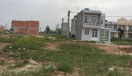 Cần Sang 2 Lô Đất Mt Chợ Hóc Môn, Shr, Giá Chỉ 600 Triệu/nền, Bao St, Lh 0902440475