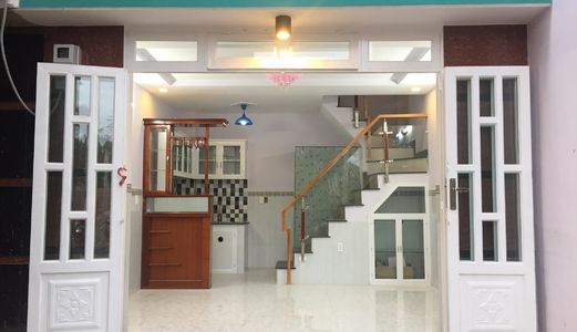 Bán Nhà Quận 12 P. Thạnh Lộc Đúc 1 Trệt 1 Lầu (5.5X5M). Giá 810 Triệu