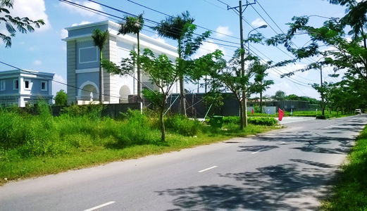 Tôi Cần Bán Gấp Một Lô Nhất Thổ Cư 200m2 Cách  Mặt Tiền Lê Văn Lương 15m . Xây Dựng Ngay