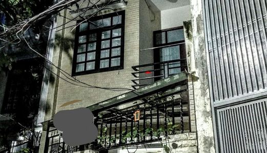 Bán Nhà Hxh Đậu Trước Nhà Đường Trần Hữu Trang. Lưu Thông Ra Được Nhiều Đường Lớn. Vị Trí Đẹp.