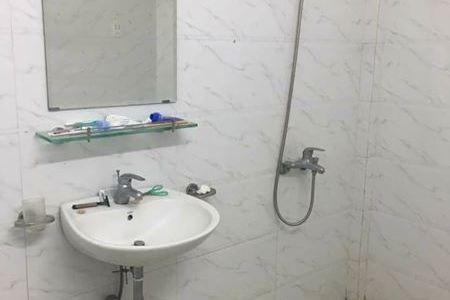 Bán Nhà Đường Láng, Đống Đa 34M2, 5 Tầng Cách Mặt Phố 10M, Giá Chỉ 2.95 Tỷ