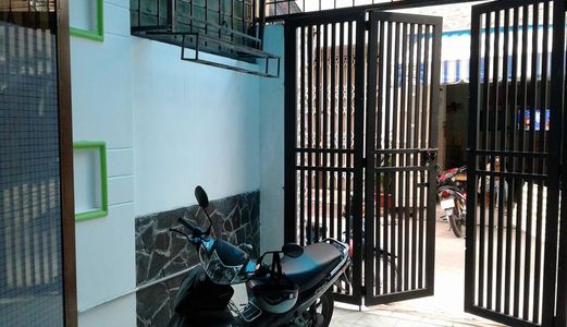 Gấp Nhà Hxh Lạc Long Quân, Q11, 60M2, 2Tầng, 4Pn, Xe Vô Luôn, 3.8Tỷ