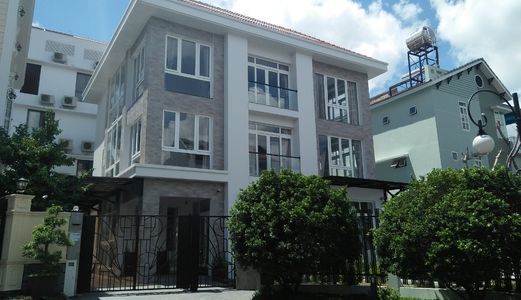 Biệt Thự Đơn Lập Mỹ Hưng – Phú Mỹ Hưng – Dt: 15m X 19m – 01 Trệt, 02 Lầu, Sân Vườn Giá 30.5 Tỷ