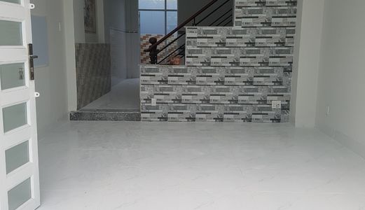 Nhà 1 Trệt 2 Lầu,chỉ Cần Dọn Vào Ở, Không Cần Sửa Chữa Gì