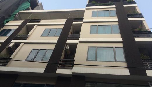 Bán Nhà Nguyên Hồng Giá 9.4 Tỷ, Gara.