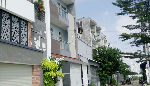 Nhà 1 Trệt 2 Lầu, Dt: 150m2 (7.1*22), Sau Căn Mặt Tiền, Đg Nhựa 6m, Cách Đường Lê Văn Lương 10m