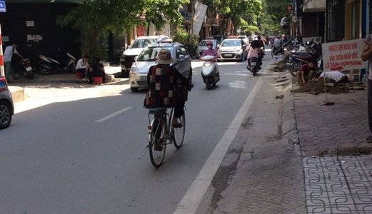 Bán Nhà Mặt Phố Đặng Tiến Đông, 7 Tầng, Thang Máy, Vỉa Hè Rộng.