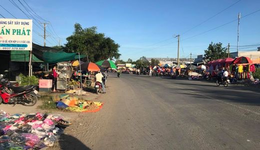 Bán Lô Đất Thổ Cư Bến Lức,hai Mặt Tiền Ngay Ngã 3 Chợ 120m2 Nằm Sát Kcn Lớn. Giá 600 Tr. 