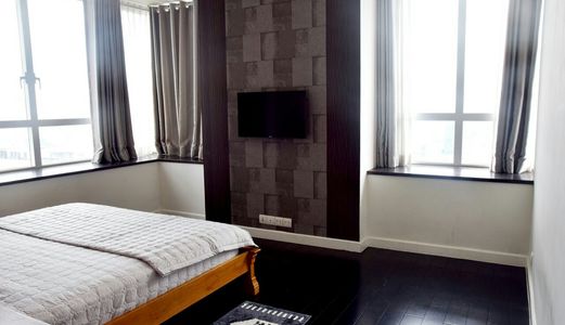 Bán Gấp Căn Hộ Sunrise City  - Nguyễn Hữu Tho , Q.7, Dt 138M2, 3Pn, 3Wc, Lầu Cao, Căn Góc, View Hồ 