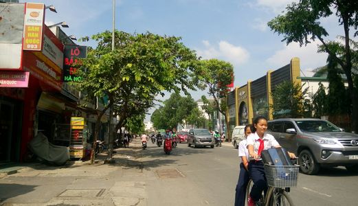 Nhà 1 Trệt 1 Lầu Đường Nguyễn Kiệm, Dt: 66.8M2, Dân Cư Đông Đúc, Cạnh Chợ .lh. Minh: 0918984438