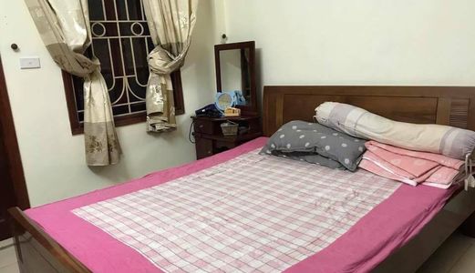 Chỉ 2.2 Tỷ Kinh Doanh Nguyễn Trãi, Xe Tăng Trước Cửa, 5 Tầng, 5M Ra Phố.