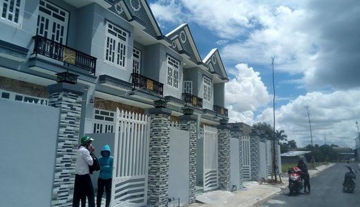 Cần Tiền Bán Nhà Gấp Nhà Lầu 100M2 890 Triệu Đường Trải Nhựa Đẹp