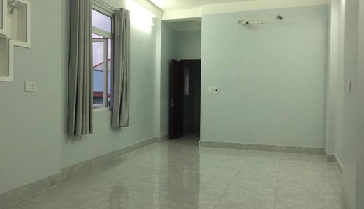 Cho Thuê Nhà Lô Góc Phạm Hữu Lầu, Dt 5X12M. Giá 12 Tr/ Tháng .