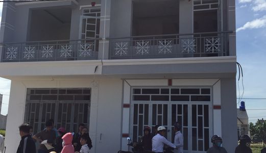 Cần Bán Gấp Căn Nhà Mới Xây 1Lầu 1Trệt,  Có Sân Thượng, Ngay Mặt Tiền Lớn, Ngay Chợ, Giá 650Tr, Shr