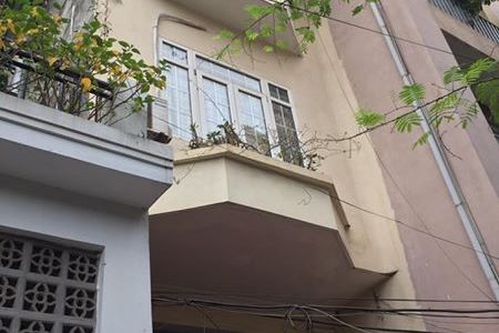 Bán Nhà Lạc Long Quân, Cầu Giấy, 50M2, Mt 4M, 3 Tầng, 5,9 Tỷ, Ô Tô Vào Nhà, Cách Phố 10M
