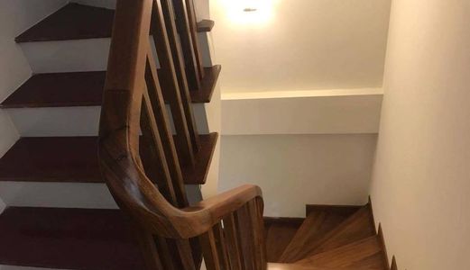 Lô Góc Nhà Đẹp Ở Ngay  Cầu Giấy 40m X 5 Tầng Giá Chỉ 3,6 Tỷ.