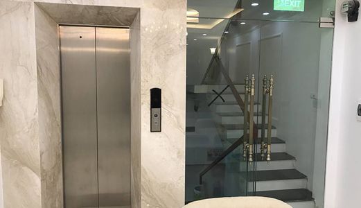 Bán Gấp Nhà Mặt Phố Vũ Phạm Hàm 47M2 9 Tầng, Hiện Đại, Thang Máy, Gara.