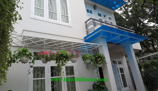 Nhà Đẹp 6 Phòng Ngủ, Có Sân Vườn Ở Đường Âu Cơ, Tây Hồ 100M2 X 3 Tầng
