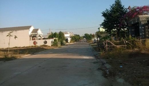 Cần Bán Gấp 900m2 Thổ Cư 100% Gần Trường Đại Học, Đường Lớn Thông Thẳng Đến Chợ Và Tt Thương Mại