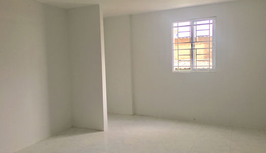 Bán Nhà 1 Trệt 2 Lầu Hẻm 220 Đ.Cmtt Cách Đầu Hẻm 50M Giá 1,75 Tỷ 4 Phòng Ngũ.