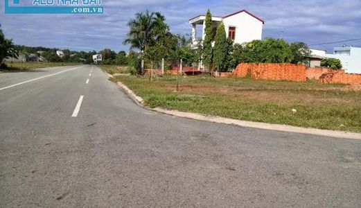 Sang Gấp 600M2 Đất Thổ Cư 100%, Dân Đông Tiện Ở Ngay Gần Chợ.