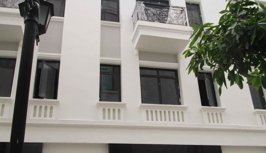Cho Thuê Nhà Vincomshophouse ( Vincom Xuân Khánh ) , 3 Lầu , Phía Sau Dãy Nhà Phố