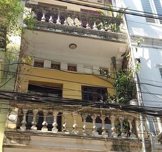 Bán Nhà Mạc Thái Tổ, Cầu Giấy, 42M2, 3 Tầng, 5.8 Tỷ, Ô Tô Đỗ Cửa, Có Vỉa Hè