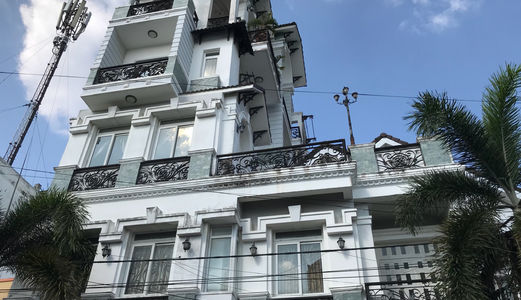 Bán Biệt Thự  1 Trệt 4 Lầu Tọa Lạc Ngay Trung Tâm Thành Phố , Giá Dưới 8 Tỷ