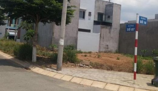 Lô Góc Đường 07-10, Dt 160M2 Ngay Kdc Đông Nhất, Cách Mt Đường Trần Não 3 Phút Đi Xe.