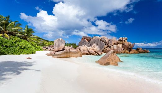 Hot: Nhà Mặt Tiền Nguyễn Huệ, Đặc Khu Kt Vân Phong, Dt: 250M2, Giá Đầu Tư 2.1 Tỷ