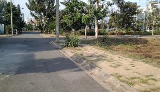 Bán Gấp Lô Đất 190M2,ngang 34M, Dân Cư Rất Đồng, Xây Nhà Trọ ,kiot, Nam Ngay Đường Dt 746