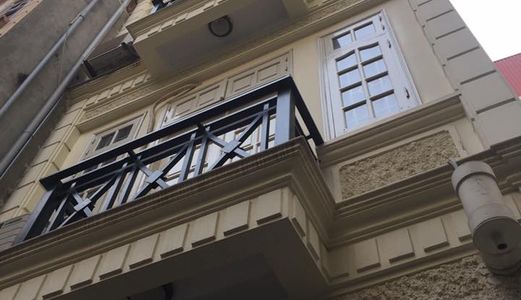 Bán Nhà Hoàng Quốc Việt, Mới Và Đẹp, 30M2, Mặt Tiền 4,2M, 5 Tầng, 2,5 Tỷ