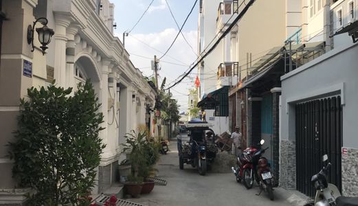 Bán Đất 1982 Htp .Dt 5.2X18M. Hướng Đông .Giá 2.7 Tỷ 