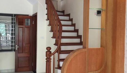 Bán Nhà Trần Quốc Hoàn, 42M2, Mt 4M, Gara Ô Tô, Cách Phố 40M, Kd Văn Phòng, 8.3 Tỷ