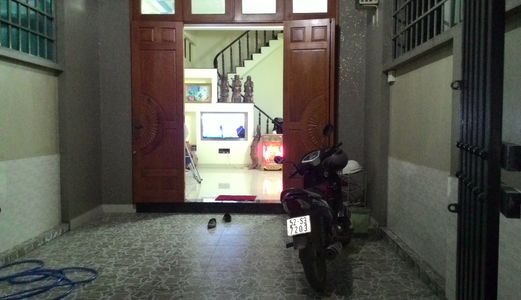 Chính Chủ Bán Nhà Phố Đường Láng, Đống Đa, Ngay Ngã Tư Sở 40M2, Tầng 5, Mt 3.3M Giá 2.45 Tỷ.