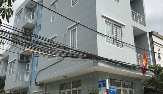 Cho Thuê Nhà Khu X51. Phạm Hữu Lầu. DT 4.5 X 16.5M. 1 Trệt, 2 Lầu, sân thượng, 5 Phòng ngủ. Giá Thuê 22 Triệu/Tháng.