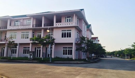 Mua Nhà Bao 0,5% Sổ Sách. Tặng 1 Tour Du Lịch Đi Singapore Cho 2 Người (15 Triệu/người).