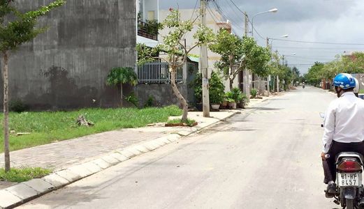 Tôi Cần Tiền Xây Nhà Ở Sài Gòn Nên Cần Bán Lô Đất 300M2(10X30)