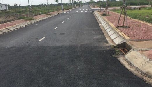 Cần Bán Đất Nền Gần Cầu Vượt Nguyễn Văn Linh , Giá Mềm , Sổ Hồng Riêng