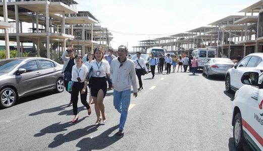 Nhà Phố Và Biệt Thự Nghỉ Dưỡng Ven Sông, Mặt tiền Quốc Lộ 1A, Khu Dân Cư Hiện Hữu, Dt 100M2, 200M2