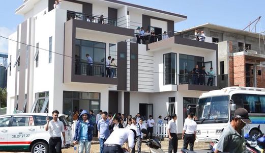 Nhà Phố Và Biệt Thự Nghỉ Dưỡng Ven Sông, Mặt tiền Quốc Lộ 1A, Khu Dân Cư Hiện Hữu, Dt 100M2, 200M2