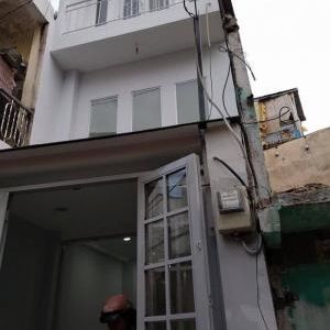 Gia Đinh Đinh Cư Nươc Ngoài Bán Gấp Nhà Mặt Tiền 1 Trệt 3 Lầu Dt:4X30 ,Hòa Bình Tân Phú