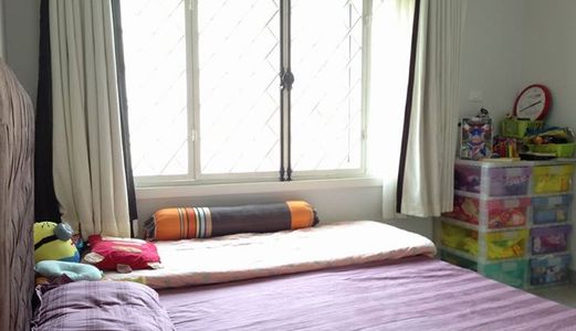      Bán Nhà Cực Đẹp Tôn Thất Tùng, Kinh Doanh Tốt, Sân Rộng, Mt 4M, 2.6 Tỷ