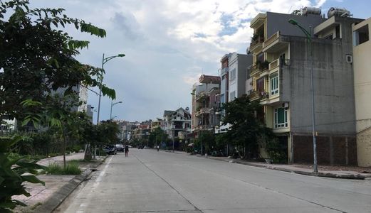 Cần Bán 2 Ô Đất Cạnh Nhau Nằm Trên Trục Đường Chính Trung Tâm Hồng Hải-Hạ Long.180 M2- 76 Triệu/m2