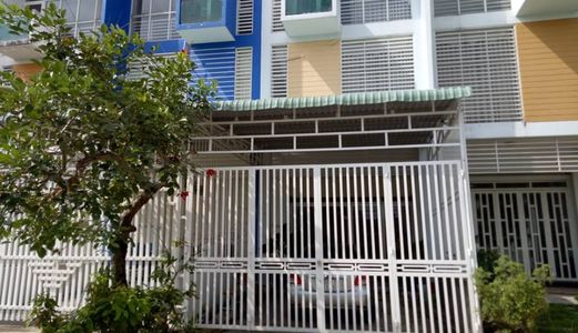 Bán Nhà 1 Trệt 2 Lầu Ở Bình Dương, Giá Mềm, Nhà Mới Xây.