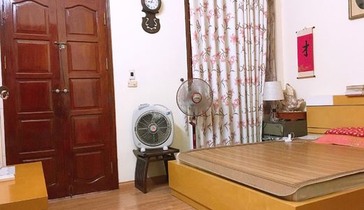 Chủ Cần Bán Gấp, Trên Phố Hoàng Cầu, Đống Đa, 55M2, 4 Tầng, Chỉ 5.7 Tỷ. Liên Hệ: 0989639199.