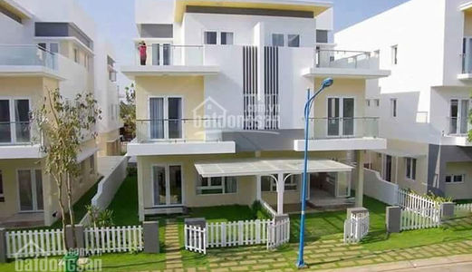 Bán Gấp Nhà Biệt Thự, thị trấn Bến Lức, Long An, 112M2, sổ hồng riêng