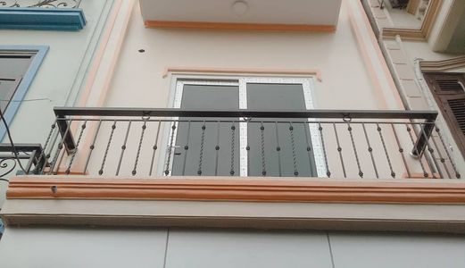 Cần Bán Nhà Hoa Lâm 42M2 Ngõ Oto Qua Đỗ Cửa, Kinh Doanh Tốt Giá 2.6 Tỷ